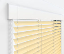 Жалюзи Изотра 16 мм на пластиковые окна - цвет под дерево зелено-бежевый