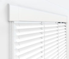 Жалюзи Изотра 25 мм на пластиковые окна - цвет белый