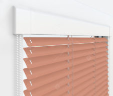 Жалюзи Изотра 25 мм на пластиковые окна - цвет бежево-красный